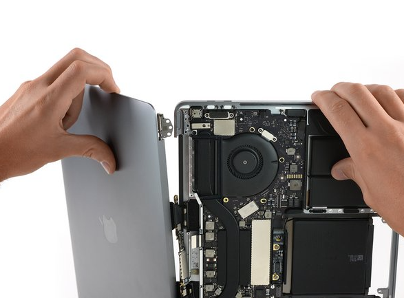 Man Replacing Screen On Macbook A1706 Model